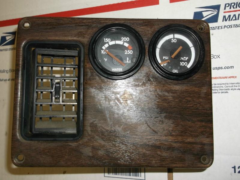 716 freightliner dash gauge, panel water gauge, and oil in vent panel