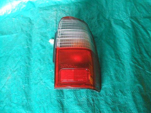 Toyota hilux surf 1997 rear right combination lamp [1015500]