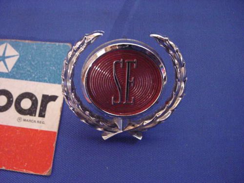 1981-82-83 mopar plymouth dodge reliant aries aspen &#034;se&#034; emblem pt# 4229783