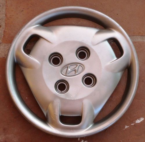 1999 2000 99 00 hyundai elantra hubcap wheel cover 14&#034; inch oem