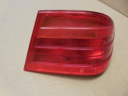 Mercedes e-class e320 e430 right rear outertaillight 98-99 tl33 2108204664