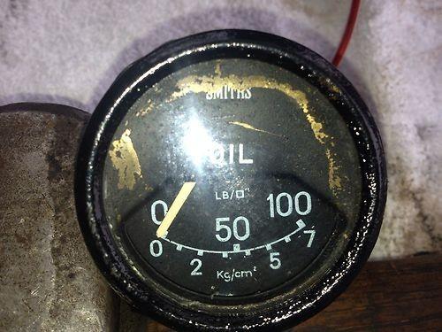 Triumph tr-6  oil pressure gauge