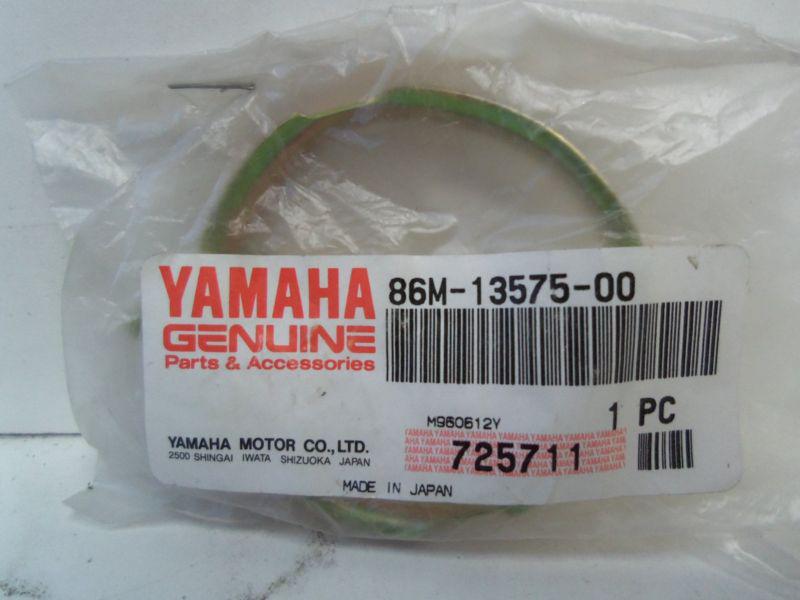 Yamaha n.o.s 86m-13575-00-00 band carb clamp 1984-90 yz490