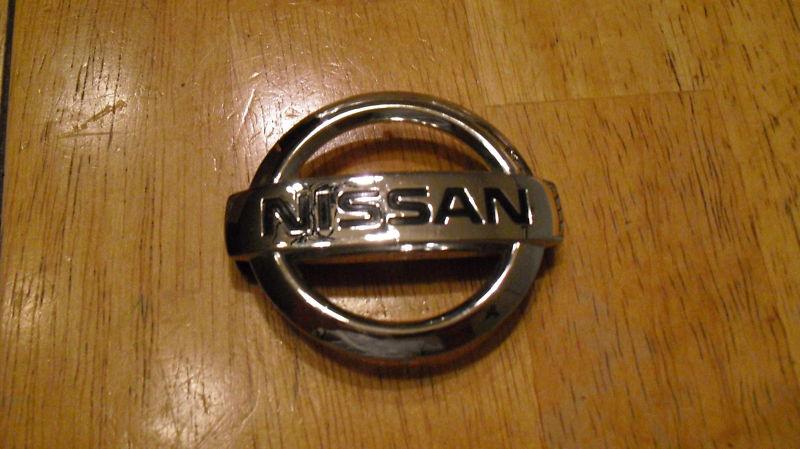 Nissan '07-2013 "steering wheel emblem"