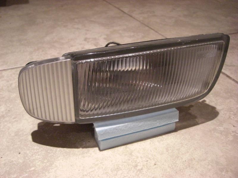 97 infiniti q45 passenger side fog light rh oem 