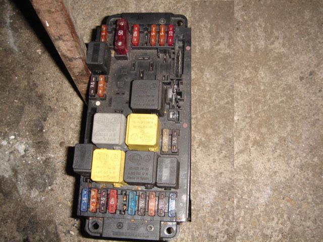 Mercedes w203 front sam unit fuse box c class 0025459401