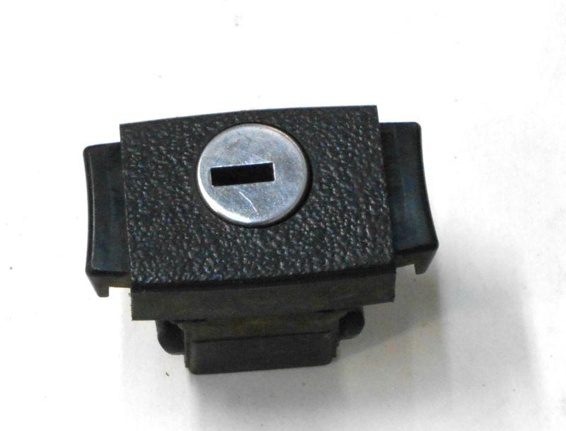 Jeep cherokee ford bronco s10 glove box console latch handle black w/ clip 78-93
