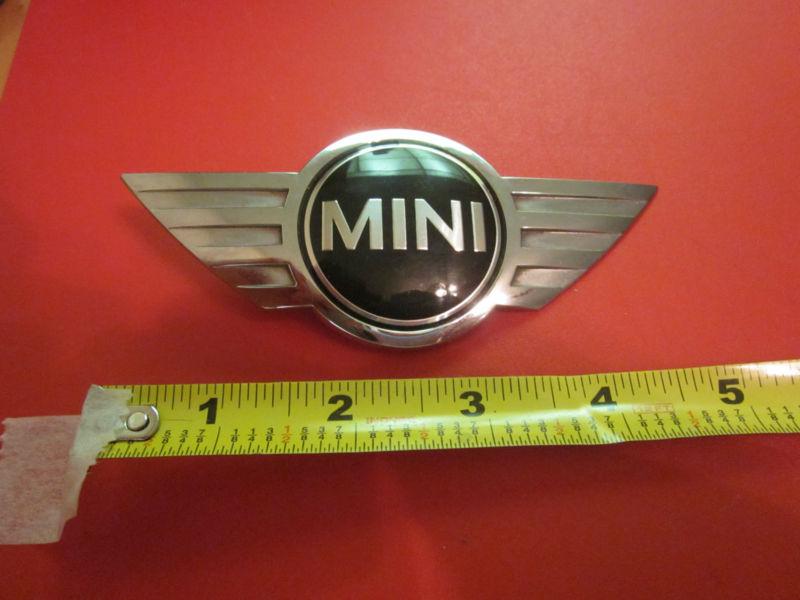 Mini cooper front hood emblem oem # 7026186