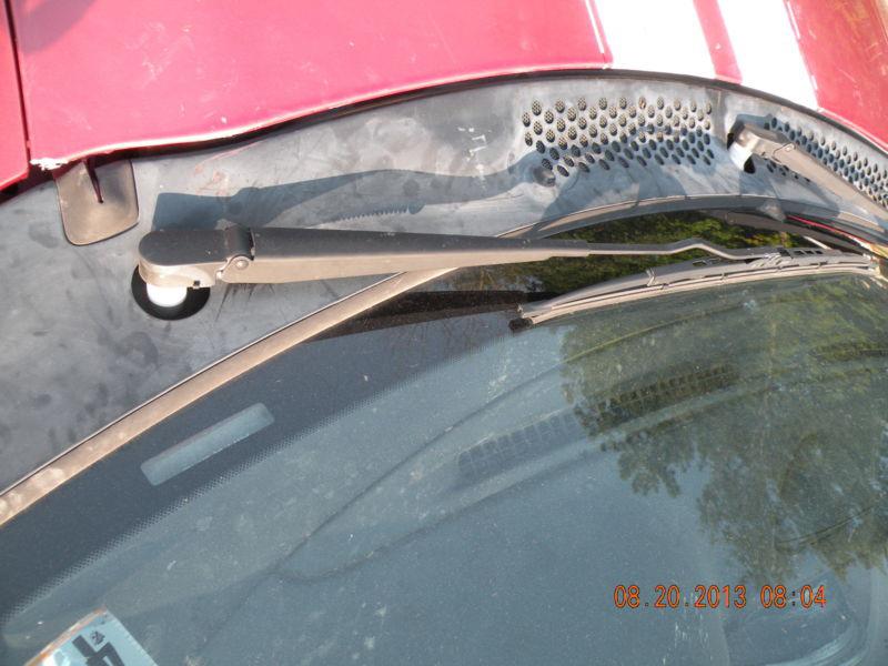 1994 ford mustang left drivers wiper arm 195359