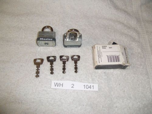 New pair of  ( 2 ) master lock padlock 22ka key 337 1/4&#034; shackle, keyed alike