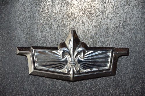 1986 chevy caprice above grille ornament emblem 1408526 14384