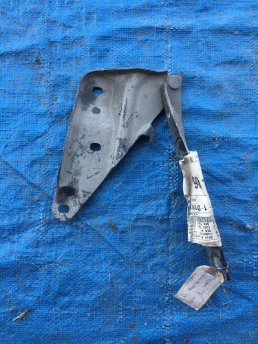 Saturn gm oem 01-05 l300 hood hinge left driver side bonnet front bracket l200