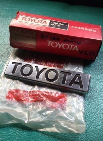Toyota corona rt130 trunk lid emblem genuine badge nos japan