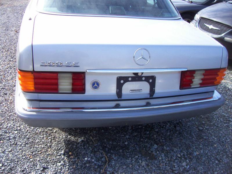 1991 mercedes 300 se trunk lid  nice chrome ! color silver in maryland!