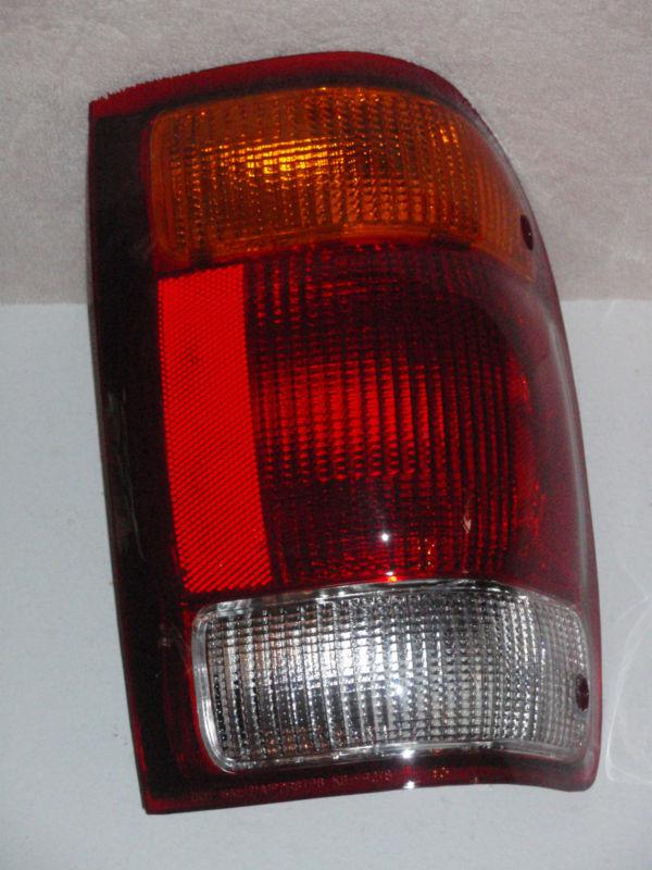 New out of box 98 - 99  fr278-u000r ford ranger tail light assembly