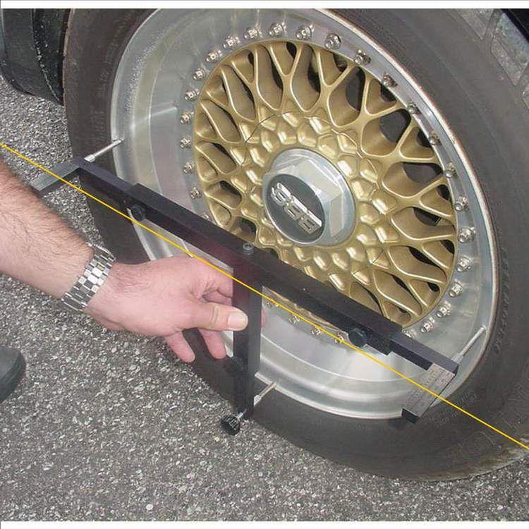 Toe angle gauge wheel alignment tool