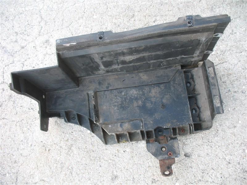 2005 cadillac sts under battery plastic tray holder 05
