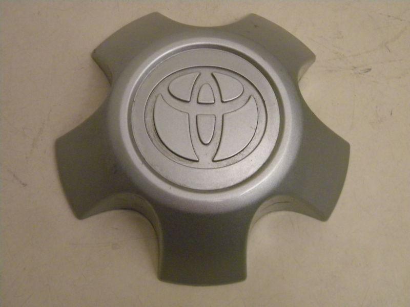 2005-2006 toyota  tacoma wheel center cap hubcap oem (1) 42603-ad030