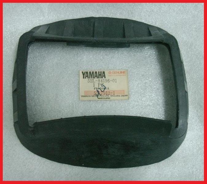 Nos gen yamaha rz500 headlight socket cover rd500 rd500lc rzv500r 51l-84196-01