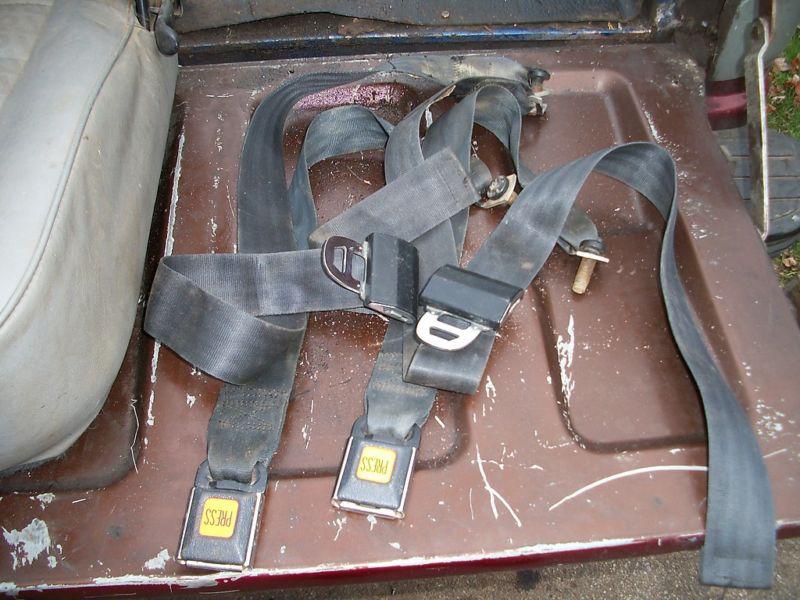Jeep wrangler rear seatbelt set seatbelts cj fold and tumble yj 76-91