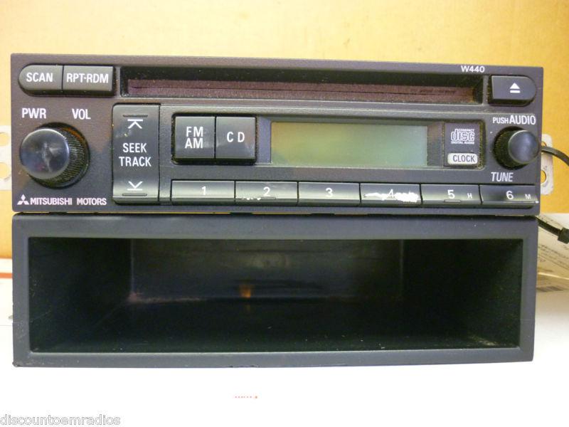 04-08 mitsubishi galant radio cd player mn141496 w440  *