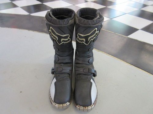 Boys fox boots size 5 black- red clips