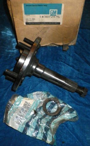 Nos 1965-1981 corvette rear axle hub spindle with bolts oem gm #3872476