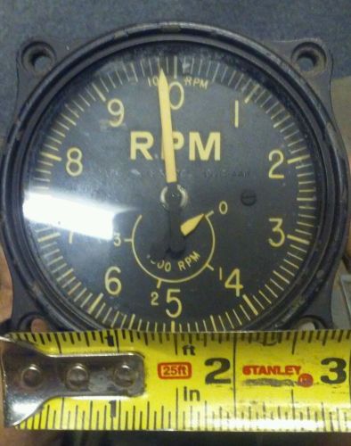 Aircraft rpm gauge indicator