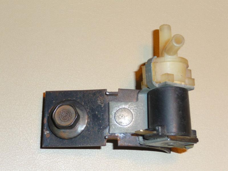 1968-1970 mustang / cougar  tilt away vacuum release valve