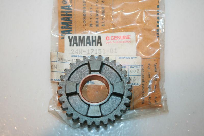 Nos yamaha motorcycle 5th gear pinion ytm yfm 200 225 tri-moto moto-4 1983-89 