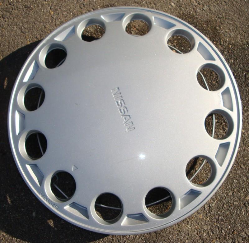 14 inch 1987-1994 pulsar sentra hubcap