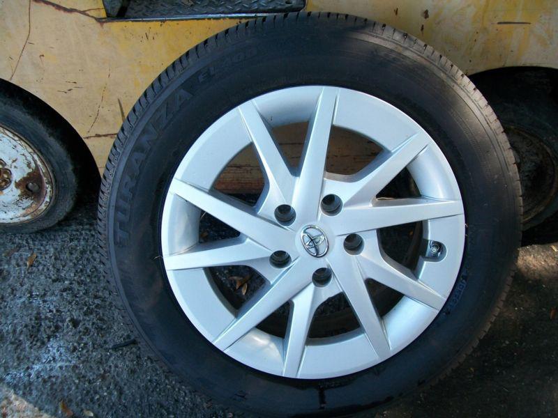 2012 toyota prius v wheel & tire