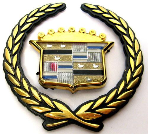 99 00 cadillac escalade gold rear tailgate gate wreath & crest badge emblem