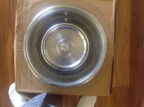 Gm 1969 cadillac hubcap