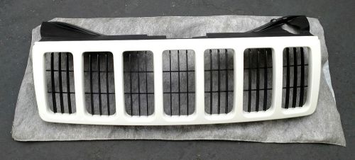 Grand cherokee jeep grille 2005 white *brand new*!