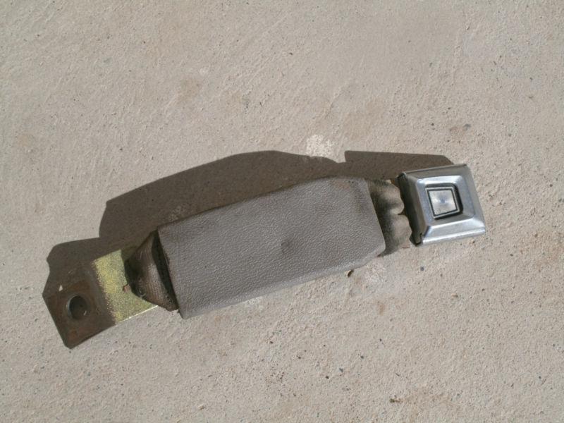 87-93 ford mustang gt convertible rear l/h driver seatbelt reciever "female"