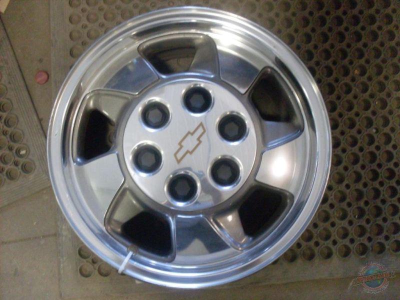 (1) wheel suburban 1500 954767 00 alloy 90 percent less ctr cap