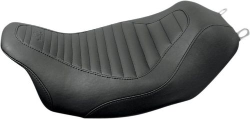 Mustang tripper solo seat tuck &amp; roll (76716)