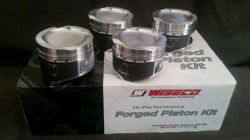 Wiseco forged  pistons , pt cruiser 2.0,2.4  , .020. over , steel ring set