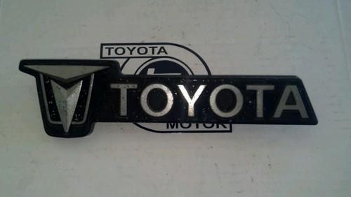 1982-1983 toyota pickup hilux 2wd grille emblem badge vintage 