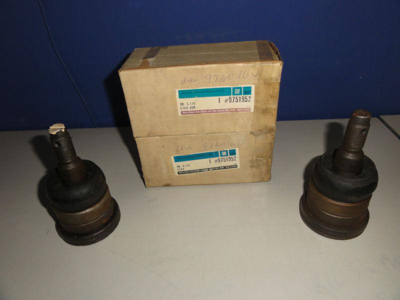 2 nos 1971 1972 chevrolet gmc truck 20 30 lower ball joint 9751952