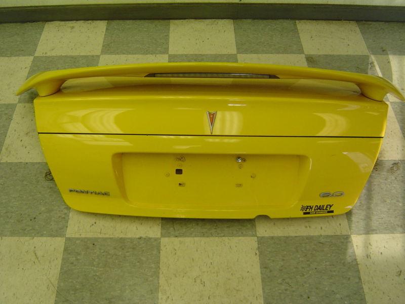  04-06 pontiac gto ls1 ls2 oem deck lid trunk lid w/ spoiler assembly yellow