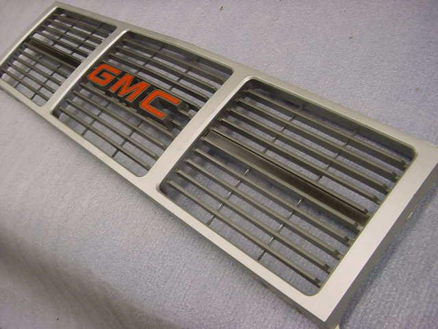 Gmc pickup 1985-1986 nos grille assembly