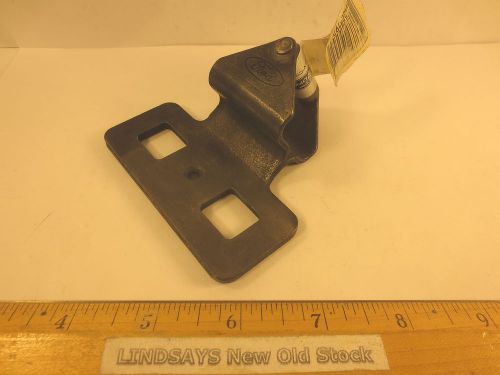 Ford 1988/90 &#034;from 6/88&#034; escort striker liftgate &amp; luggage compartment latch nos