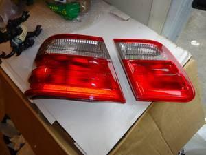 98 meercedes benz eclass e320 sedan tail lamps lights left+right set