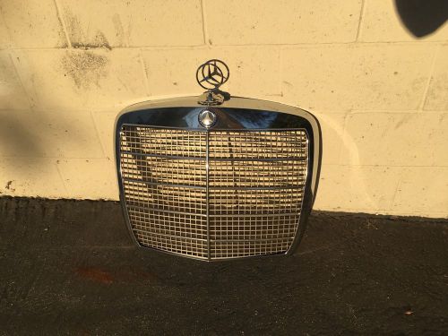 Mercedes-benz 200 series front grill with emblem! good condition! free shipping!