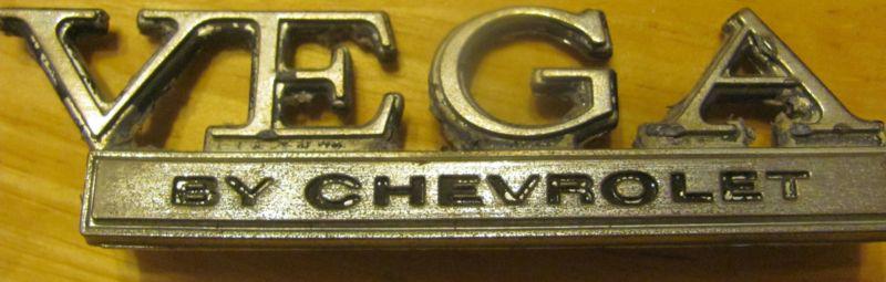 Vintage vega chevrolet front end emblem 1700895 1970's 73 74 75 chevy trim badge