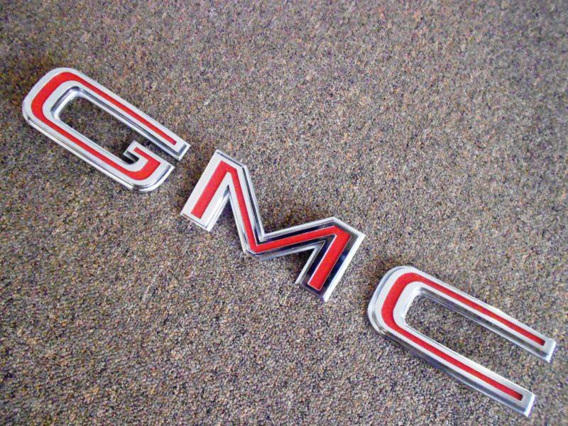 Lqqk! ... genuine gm   1966 gmc grill letters - one year only 