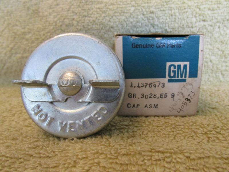 Nos 1964-70 chevy pontiac olds chevelle gto 442 ss t/8 gas filler cap gm 1376973