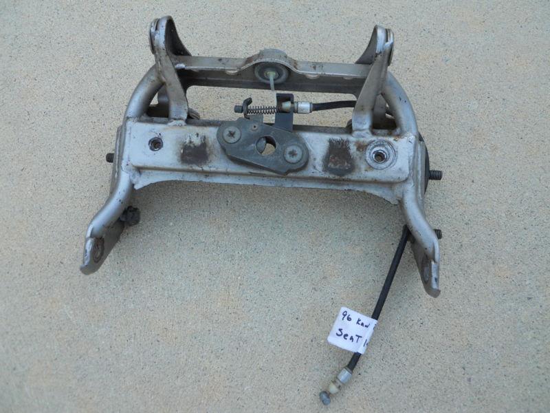 Kawasaki zx7r, seat latch/rear, from a 1996, used 17